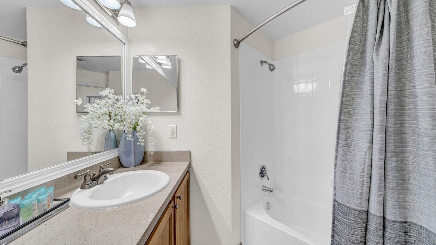 Building Photo - 9763 Magnolia Blossom Dr