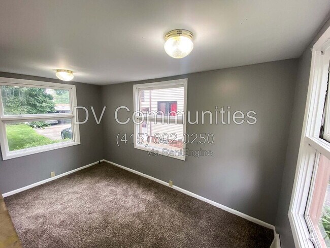 Building Photo - 1504 Sherbrook Rd