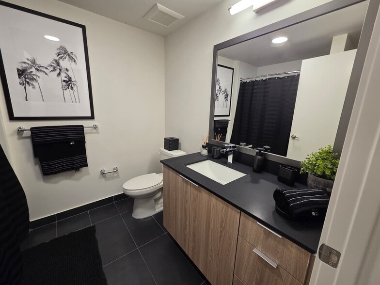 Building Photo - 751 E 28th St