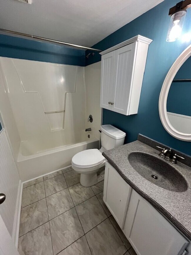 Building Photo - Recently Renovated Home in Wilmington