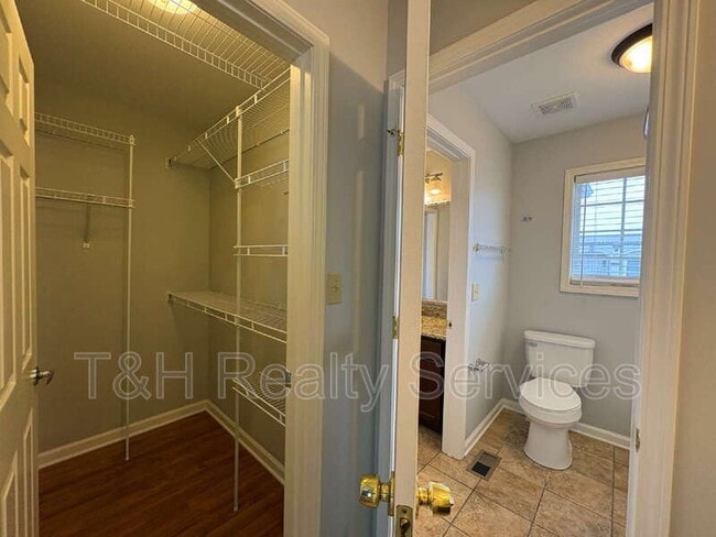 Building Photo - 2030 N College Ave