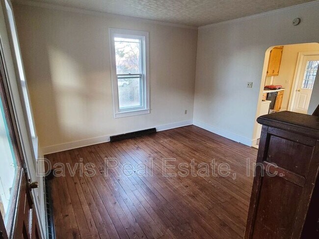 Building Photo - 22 Center St