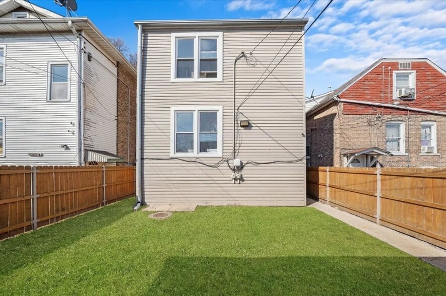 Building Photo - 2411 S 56th Ct