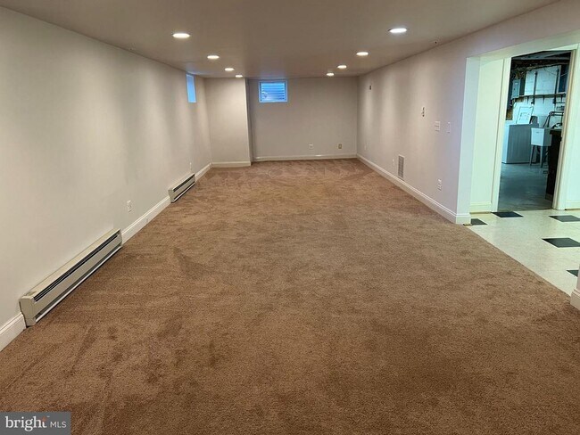 Building Photo - 810 Wisteria Dr