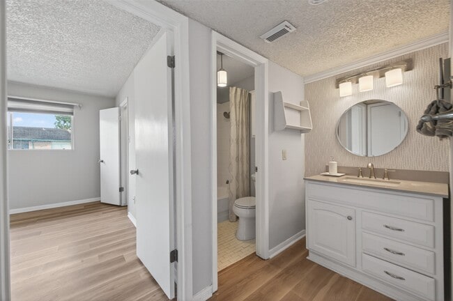 Building Photo - 1516 Bay Area Blvd