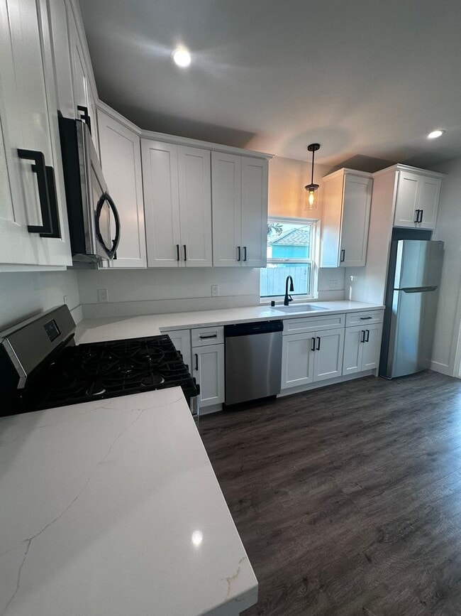 Building Photo - 611 Silver Strand Blvd