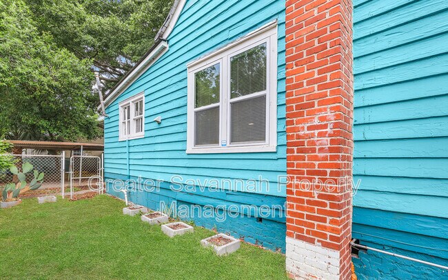 Building Photo - 2221 Harden St