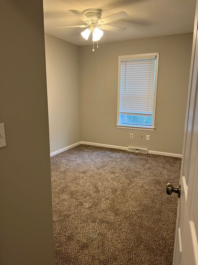 Building Photo - 382/384 Catherine