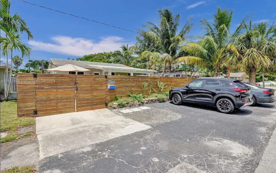 Building Photo - 1001 NE 17th Ct