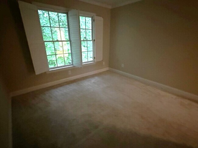 Building Photo - Stunning Townhome - Irving Park