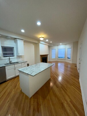 Building Photo - 1657 W Wrightwood Ave
