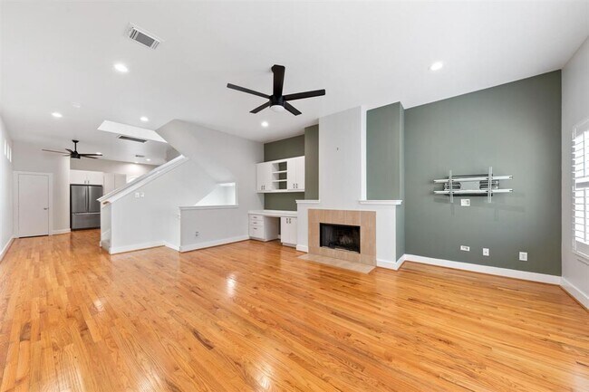 Building Photo - 419 W 26th St