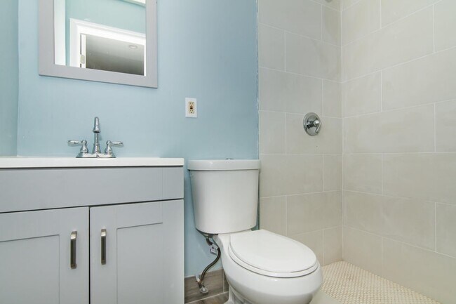 Building Photo - 815 6th St