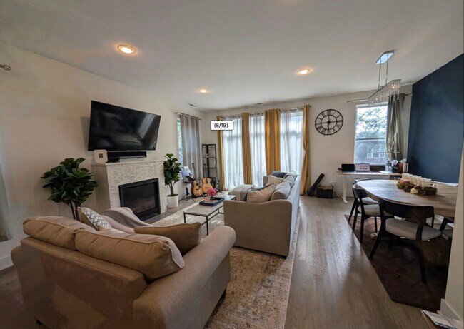 Building Photo - 4111 N Western Ave