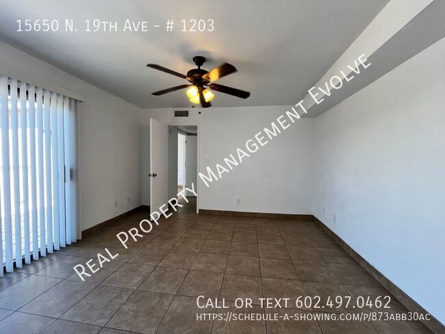 Building Photo - Phoenix Townhome is Move-in Ready! MOVE-IN...