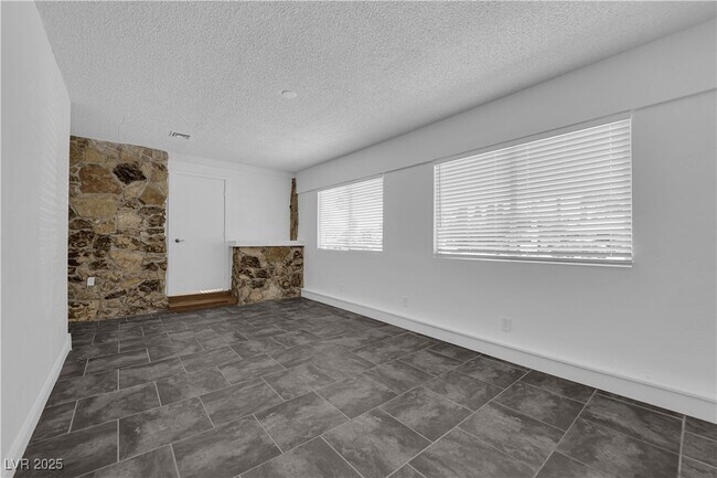 Building Photo - 105 Woodley St