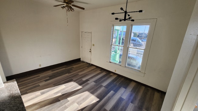 Building Photo - 815 G St