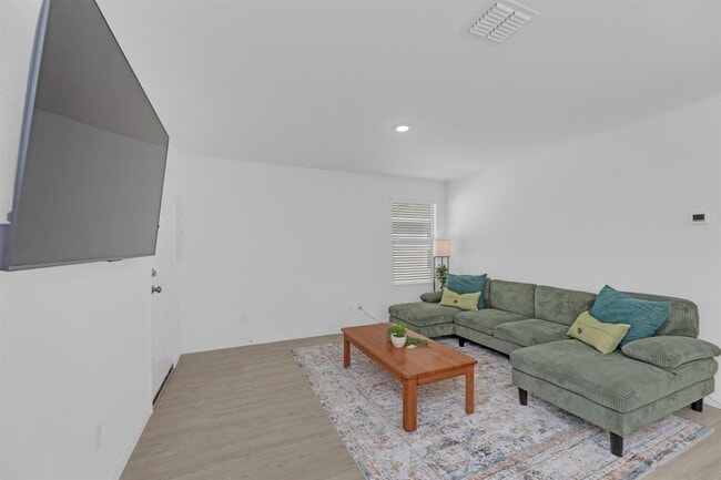 Building Photo - 353 Marty Allen Lp