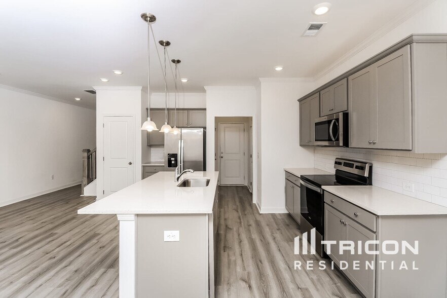 Building Photo - 178 E Rdg Wy