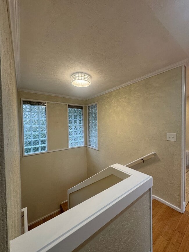 Building Photo - 5-Bed, 3-Bath in South Eugene