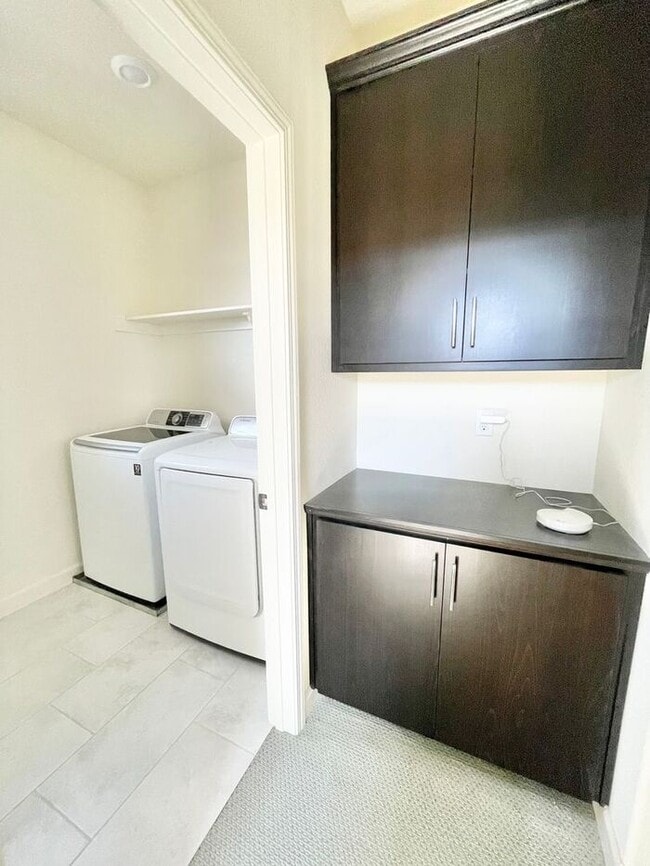 Building Photo - Beautiful 4 Bed 3 Bath Home in W Section Rohnert Park- $3,800 per month!