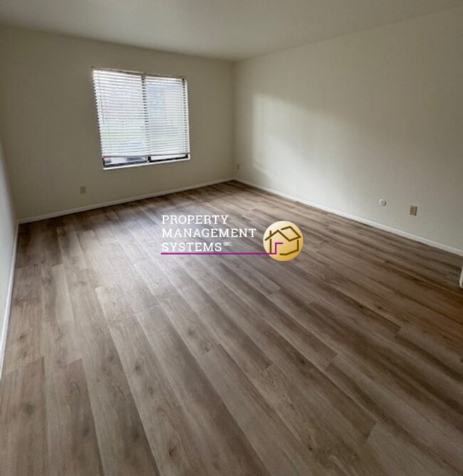 Building Photo - 2 Bedroom Condo in Gated Midvale Community