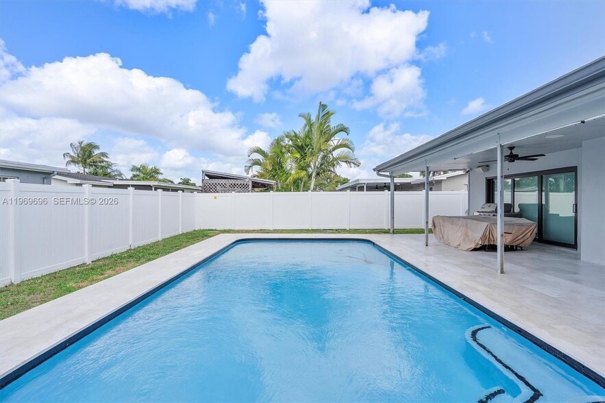 Building Photo - 10950 NW 16th Ct