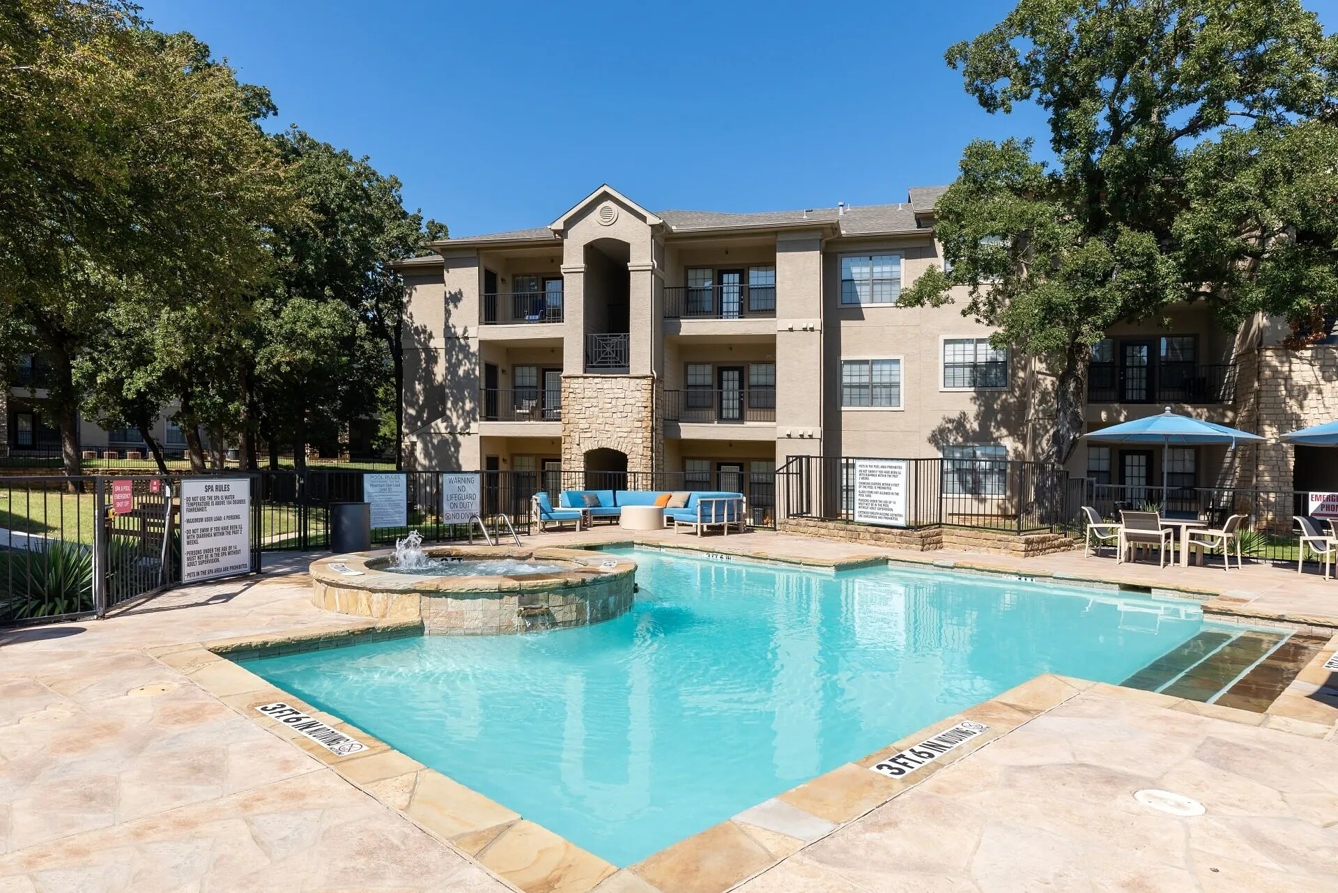 Building Photo - 165 Forestbrook Dr