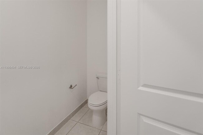 Building Photo - 640 NE 207th St