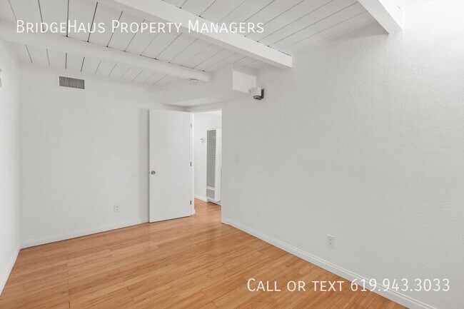 Building Photo - 4263 Mentone St