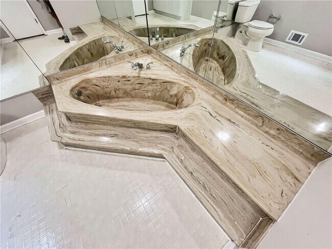 Building Photo - 2010 Shadow Bluff Ct NE