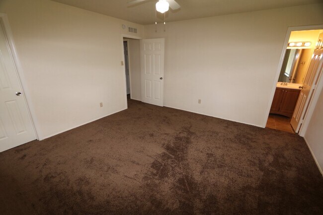 Building Photo - 17514 Autumn Trails Ln