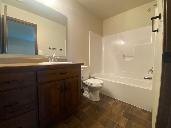 Building Photo - 3-Bed, 3-Bath Single Family Home in Moorhead!