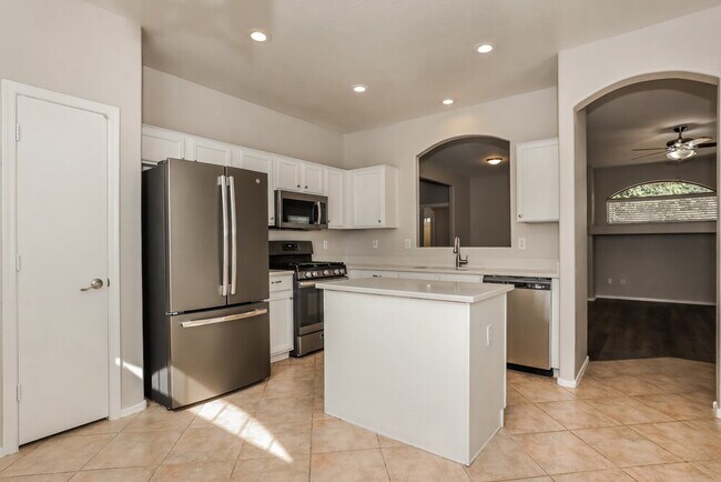 Building Photo - 13006 W Aster Dr