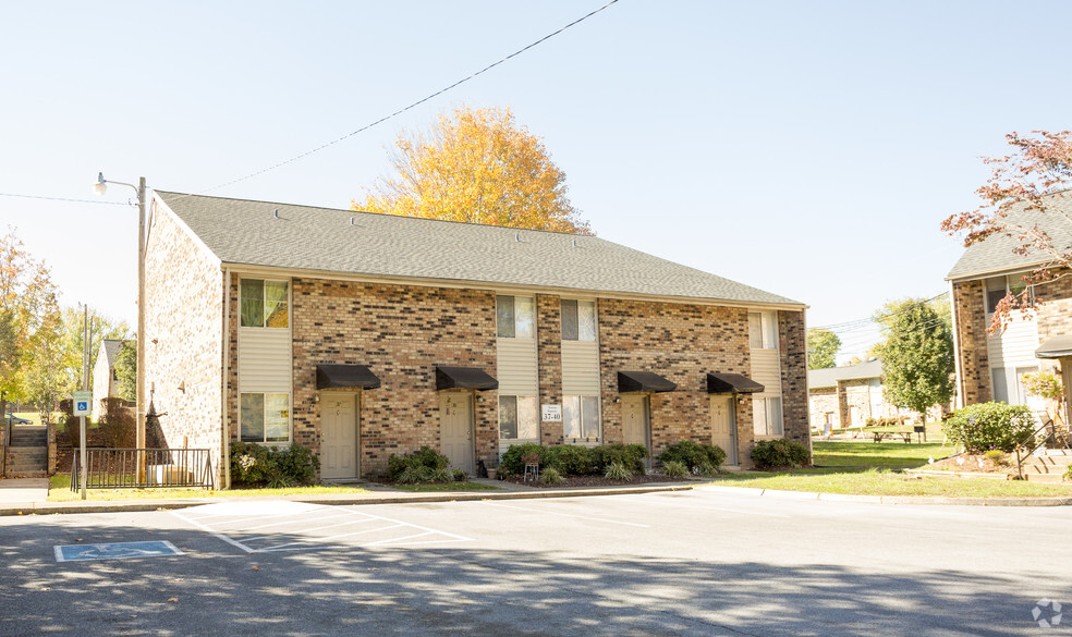 Primary Photo - Charleston Square Townhomes