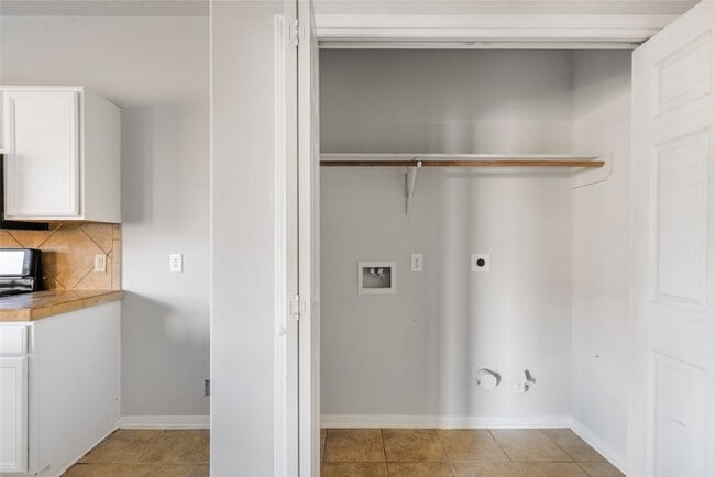 Building Photo - 15410 Fir Woods Ln