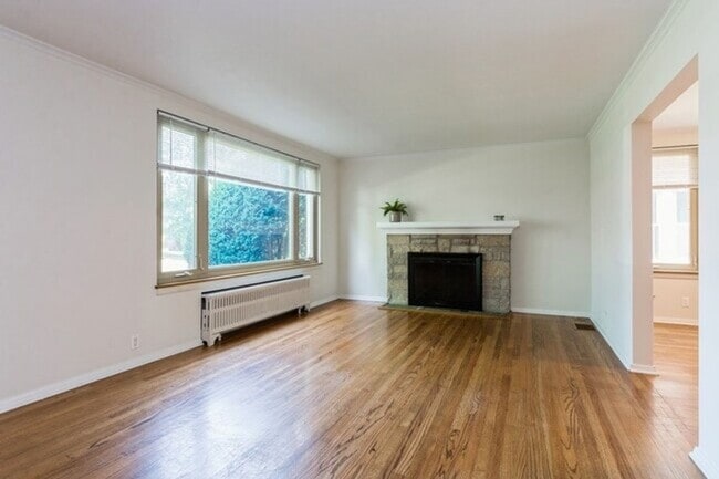 Building Photo - Spacious 2 Bedroom on Quiet Street featuring Central Air, Fireplace, Dishwasher, Private Screened...