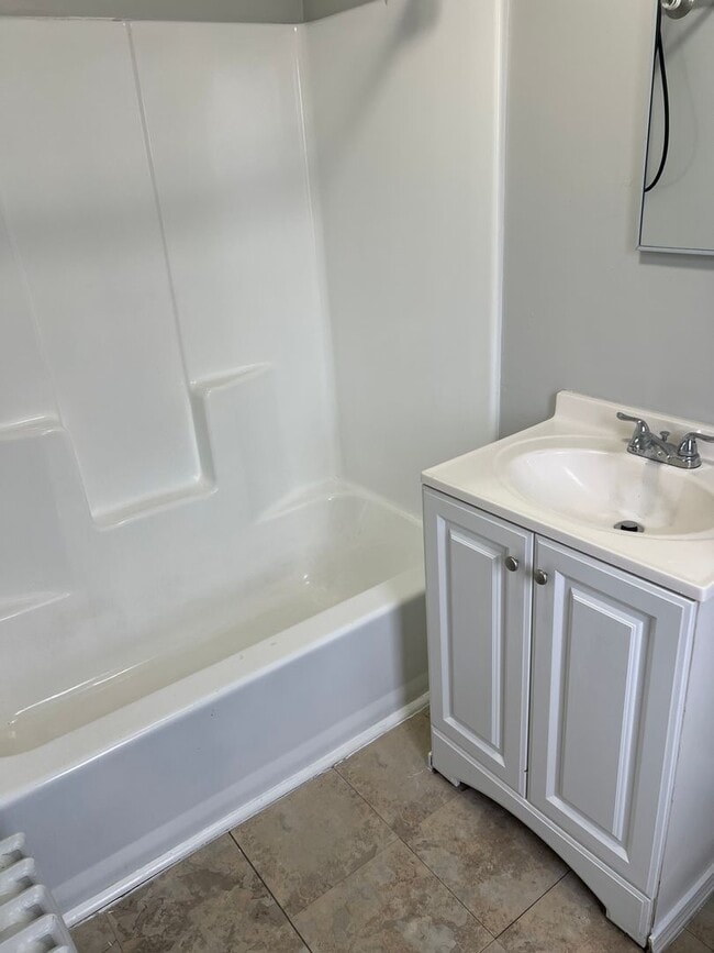 Building Photo - Lovely Three Bedroom House in Lancaster City