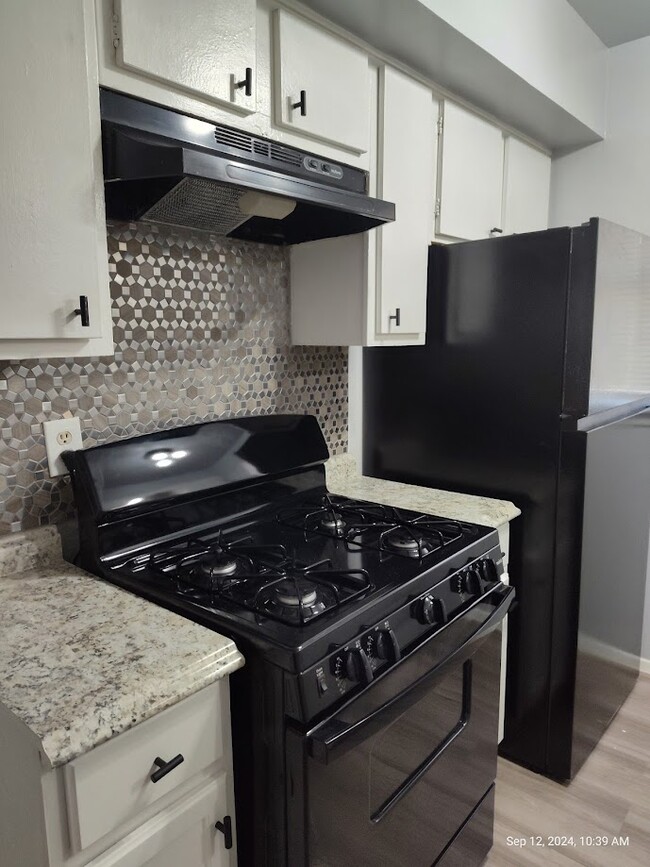 Building Photo - 7404 Hanzi Dr