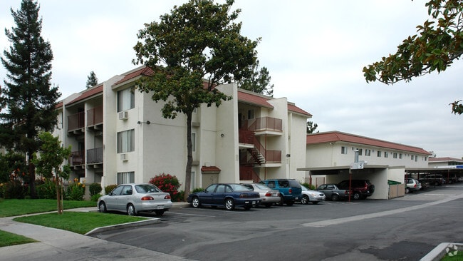 Building Photo - Casa Real Apartments