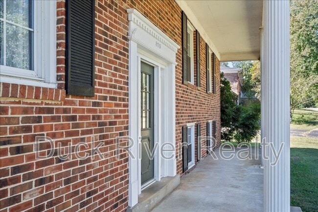 Building Photo - 209 Hampton Rd