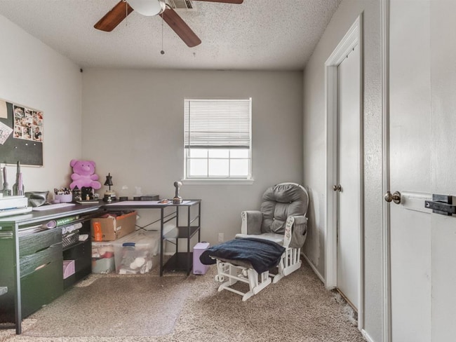 Building Photo - 6916 Woodlake Dr