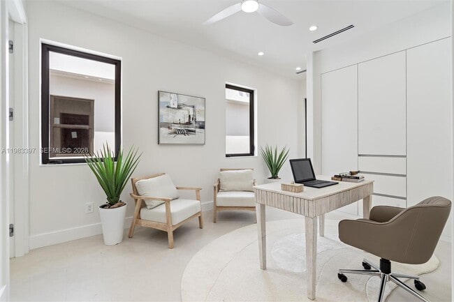 Building Photo - 1410 NE 5th St