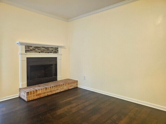 Building Photo - 546 Hollomon Dr