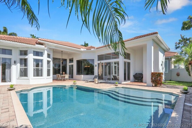 Building Photo - 528 Les Jardin Dr