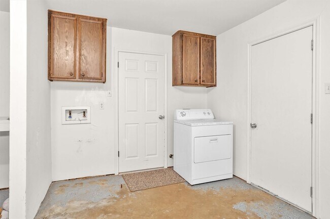 Building Photo - 16327 Green Shade Dr