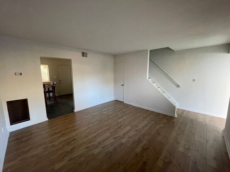 Building Photo - 3217 Dunkirk Ave