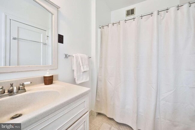 Building Photo - 6655 McCallum St