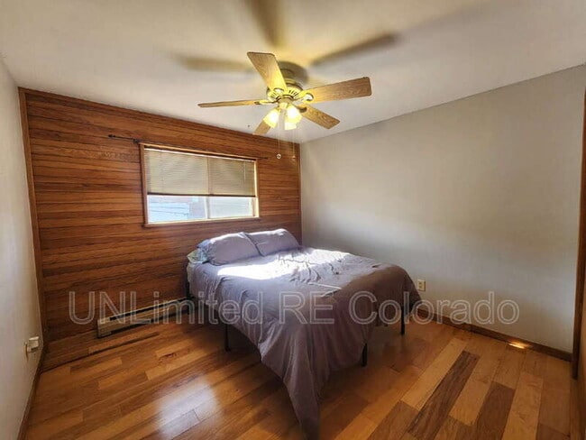 Building Photo - 230 S Brentwood St