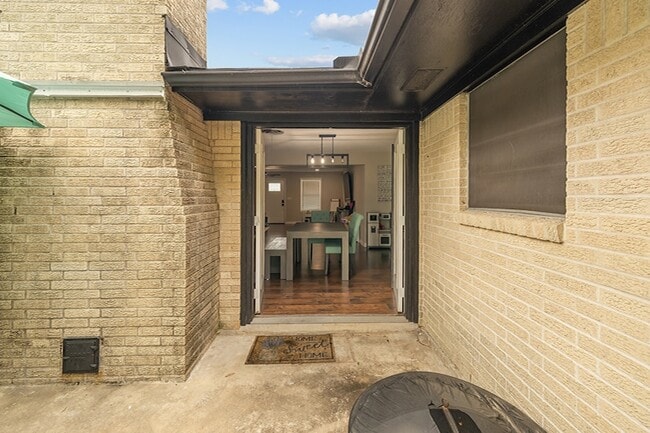 Building Photo - 1415 Palm Dr